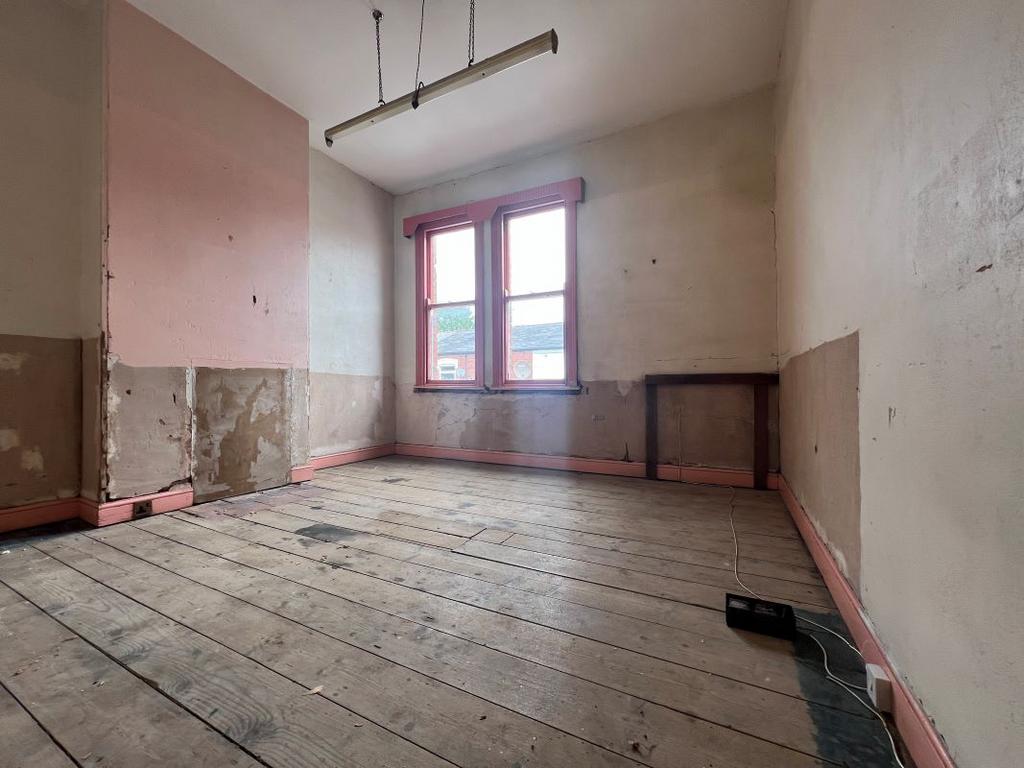 House in Birmingham, West Midlands - More