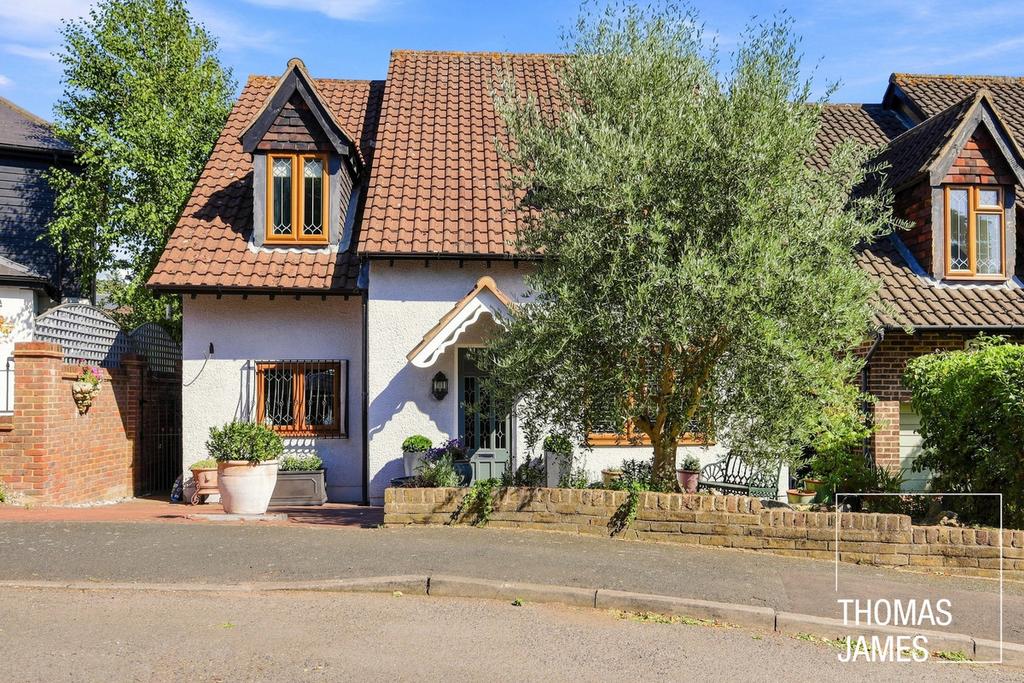 Detached house exterior, driveway
