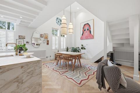 2 bedroom flat for sale, Clock Court, Wanstead