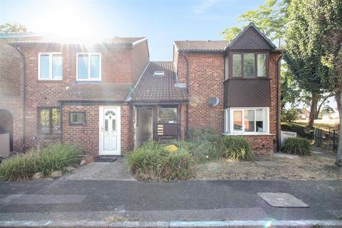 1 bedroom flat for sale, Helmsdale Close, Hayes
