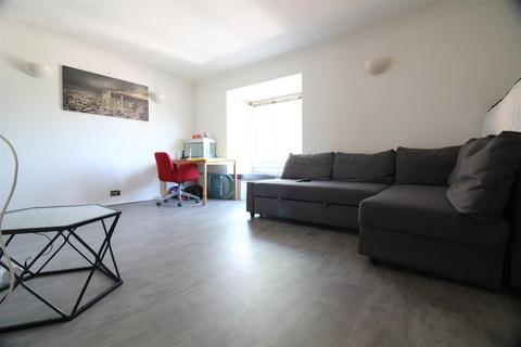 1 bedroom flat for sale, Helmsdale Close, Hayes