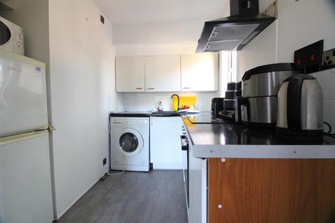 1 bedroom flat for sale, Helmsdale Close, Hayes