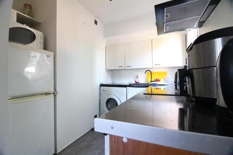 1 bedroom flat for sale, Helmsdale Close, Hayes