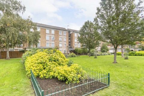 3 bed flat/apartment for rent in Clem Attlee Court, London SW6