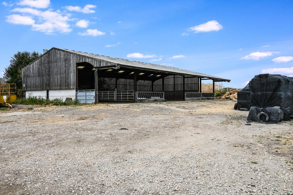 Lot 2 | Woodhatch Farm, Tawney Common, Epping, Essex, CM16 - View 3