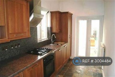 2 bedroom terraced house to rent, Victoria Road, Birmingham, B17