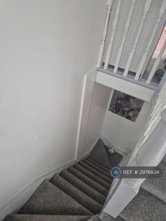 2 bedroom maisonette to rent, Woodville Road, Thornton Heath, CR7