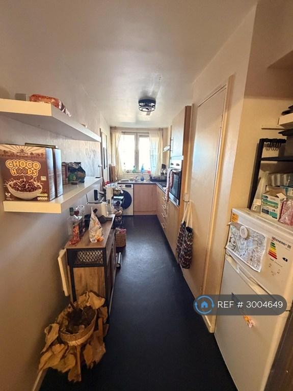 Apartment in Brentford - View 3