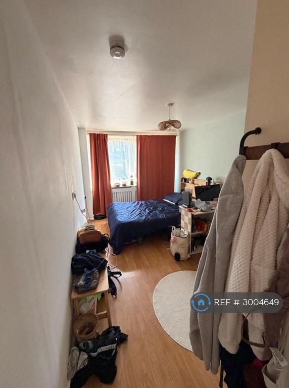 Apartment in Brentford - More
