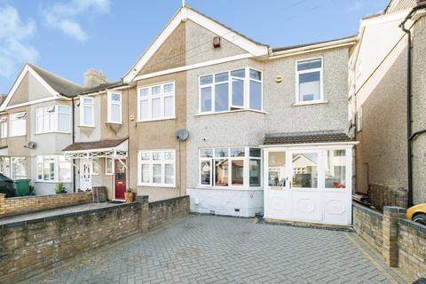 3 bedroom end of terrace house for sale, Eastwood Drive, RAINHAM, Essex, RM13