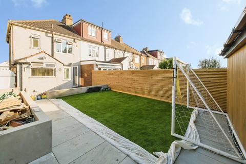 3 bedroom end of terrace house for sale, Eastwood Drive, RAINHAM, Essex, RM13