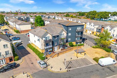 2 bedroom flat for sale, Blackthorn Road, Ilford