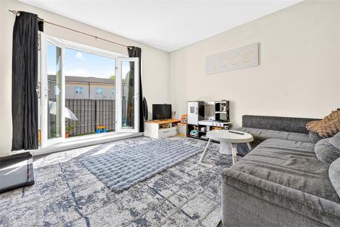 2 bedroom flat for sale, Blackthorn Road, Ilford