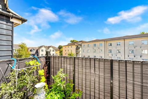 2 bedroom flat for sale, Blackthorn Road, Ilford
