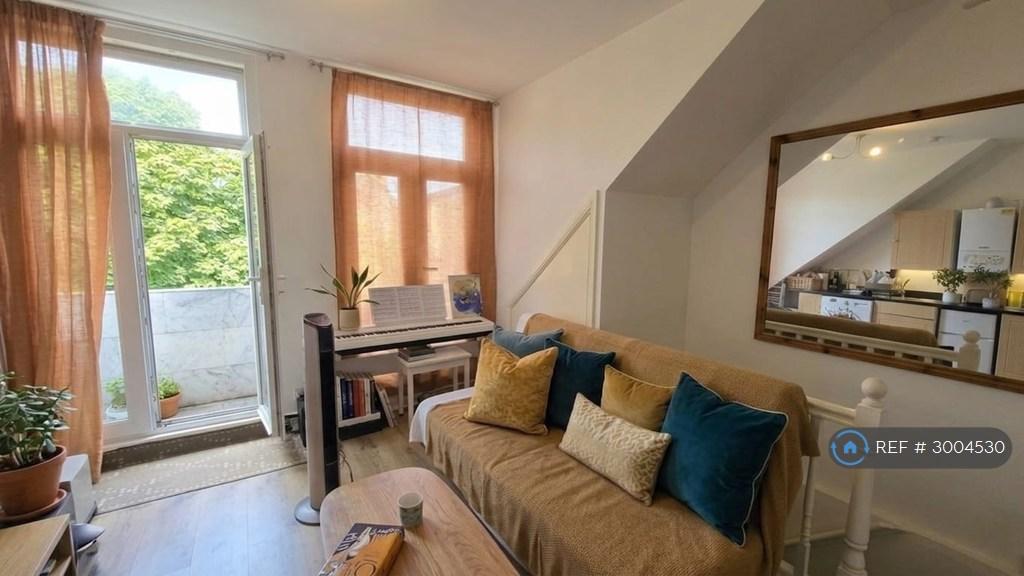 Apartment in London - View 2