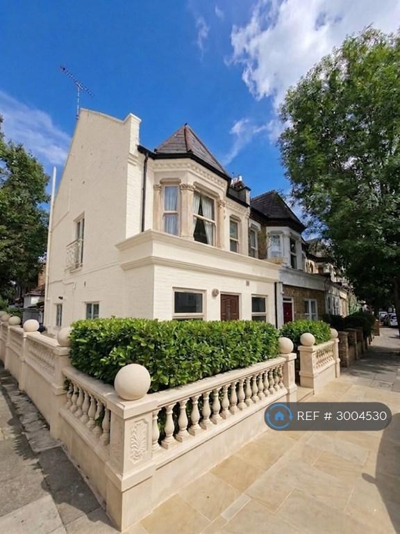 Apartment in London - View 3