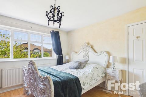 1 bedroom property to rent, Queens Way, Feltham, TW13