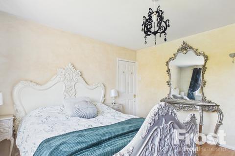 1 bedroom property to rent, Queens Way, Feltham, TW13