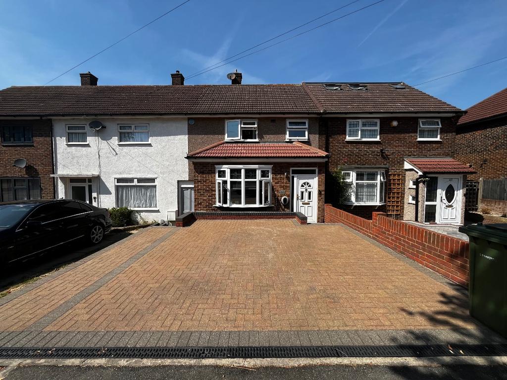 Detached house exterior, driveway