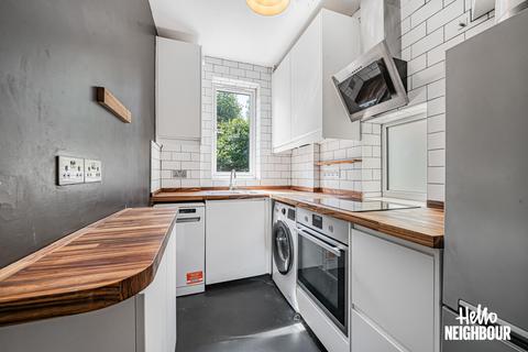3 bed terraced house for rent in Farmfield Road, Bromley, BR1