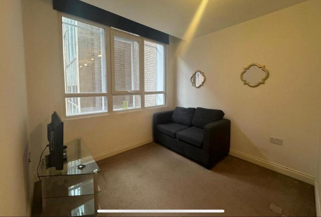 Apartment in Birmingham, Jewellery Quarter - View 3