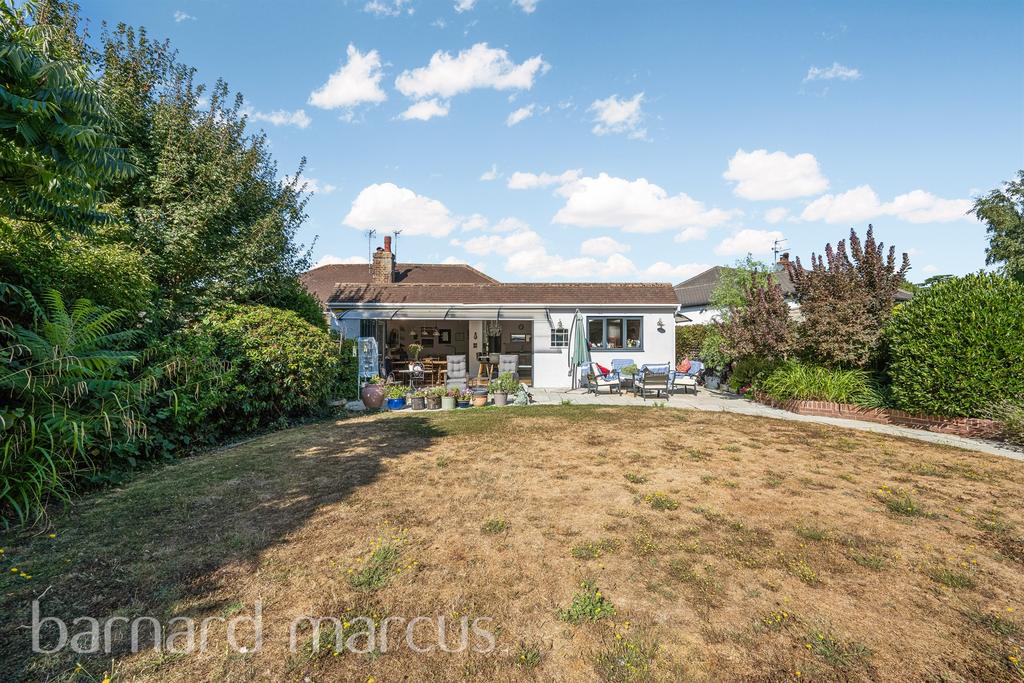 Detached house exterior, garden