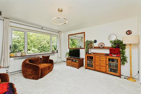 2 bedroom maisonette for sale, Woodpecker Mount, Pixton Way, Croydon, CR0