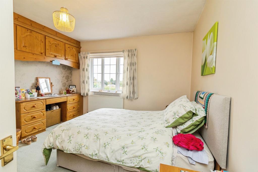 House in Newport Pagnell - More