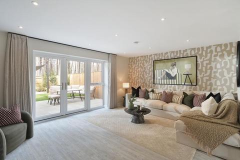 3 bedroom semi-detached house for sale, at Elmstead RG40