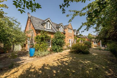 4 bedroom detached house for sale, Medcroft Road, Tackley