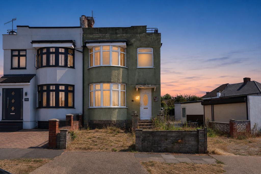 Detached house exterior, driveway