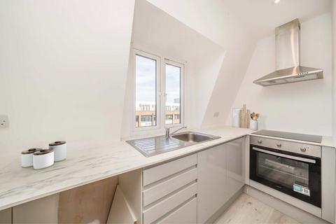 2 bedroom flat for sale, London Road, Kingston Upon Thames KT2