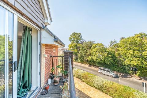 2 bedroom flat for sale, Archers Road, Banister Park, Southampton, Hampshire, SO15