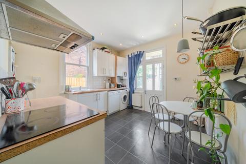 2 bedroom maisonette for sale, Barcombe Avenue, Streatham Hill, London, SW2