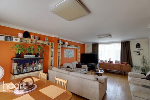 Manford Cross, Chigwell