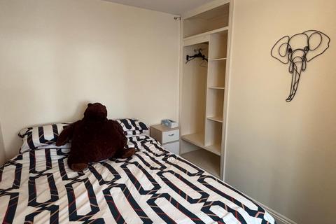 1 bedroom ground floor flat to rent, Commercial Road, Dawlish, EX7