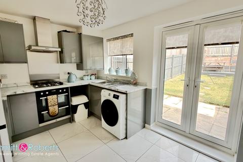 3 bedroom semi-detached house for sale, Montanna Close, Houghton le Spring, Tyne and Wear, DH4 6FN
