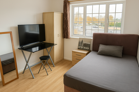 1 bedroom in a house share to rent, Broomcroft Avenue, Northolt UB5