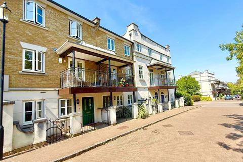4 bedroom terraced house to rent, Brockwell Park Row, London SW2
