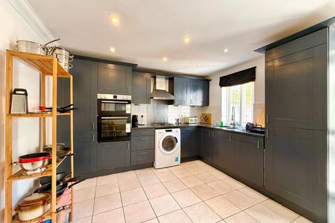 4 bedroom terraced house to rent, Brockwell Park Row, London SW2