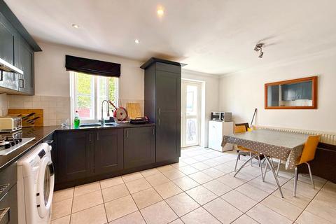 4 bedroom terraced house to rent, Brockwell Park Row, London SW2