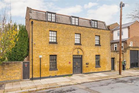3 bed detached house for rent in Roan Street, London SE10