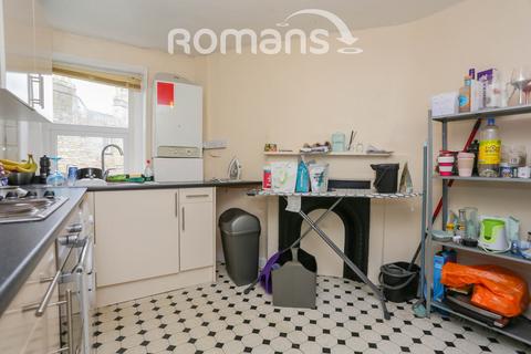 2 bedroom flat to rent, Chapel Row, Bath, BA1
