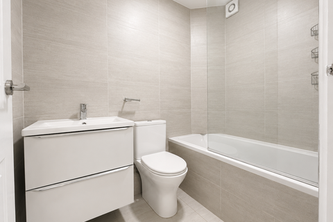 2 bedroom flat to rent, Forest Road, Leytonstone, E11