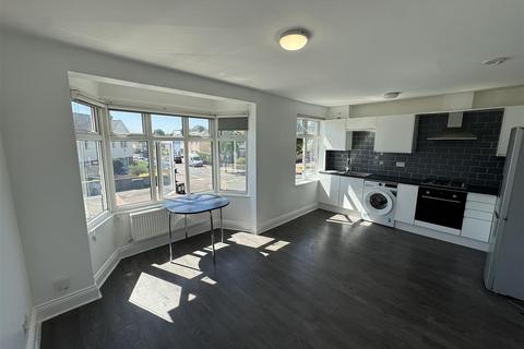 3 bedroom flat to rent, Billet Road, London E17