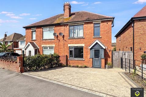 3 bedroom semi-detached house to rent, Old Painswick Road, Gloucester