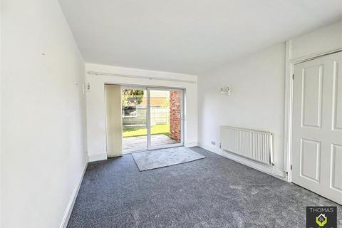 3 bedroom semi-detached house to rent, Old Painswick Road, Gloucester