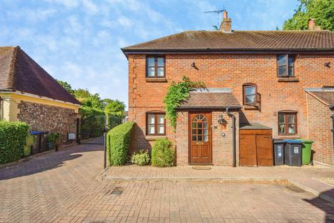 2 bedroom semi-detached house for sale, Yeomans Court, Hemel Hempstead