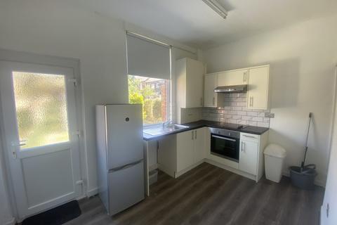2 bedroom terraced house to rent, Cromwell Street, Heaton Norris