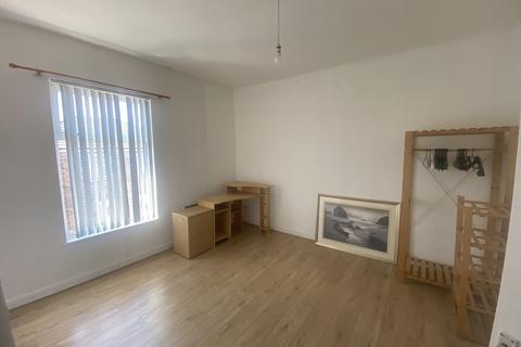 2 bedroom terraced house to rent, Cromwell Street, Heaton Norris